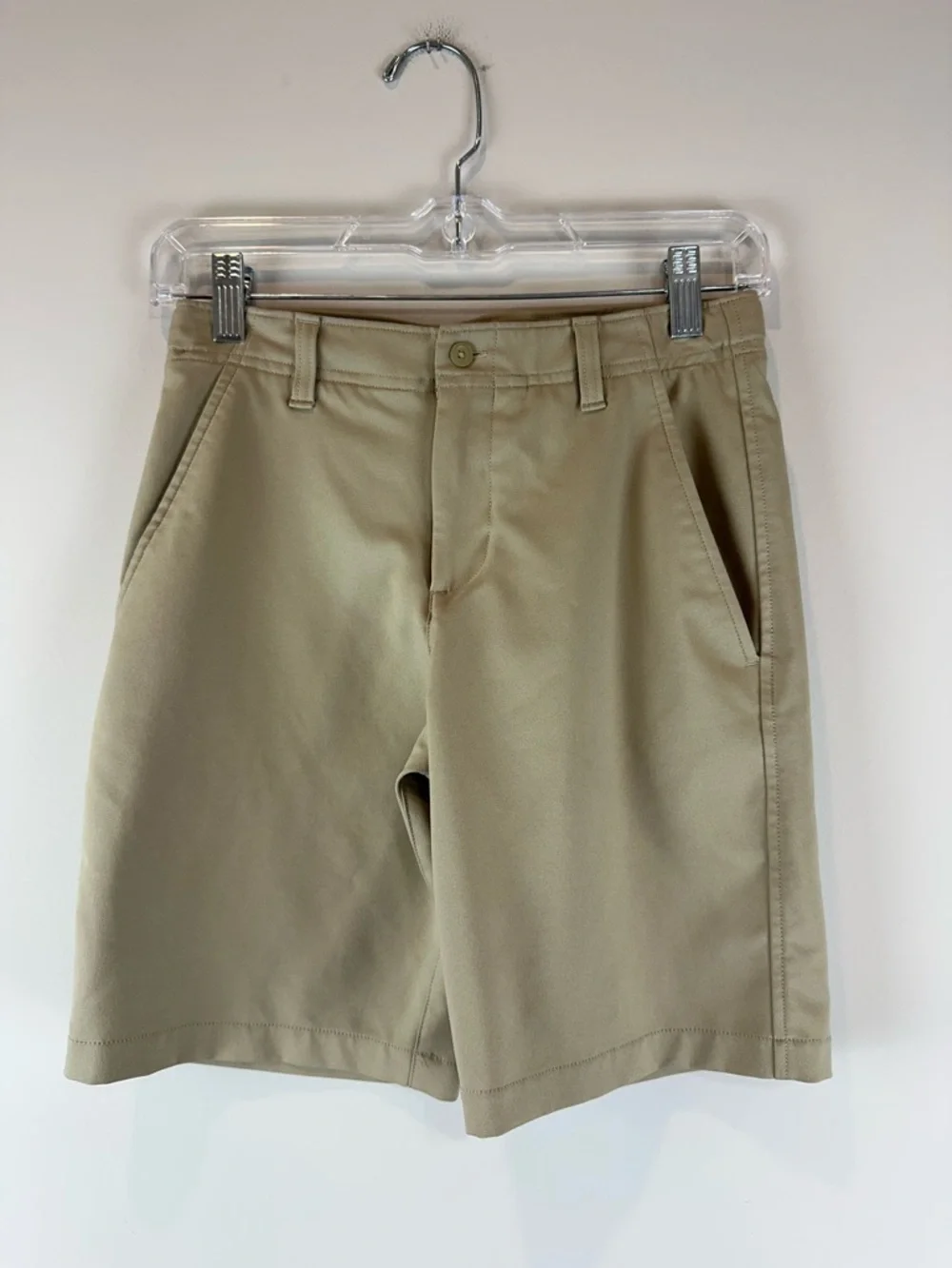 Under Armour Boy’s Tan Beige Showdown Golf Golfing Preppy Shorts Size Medium